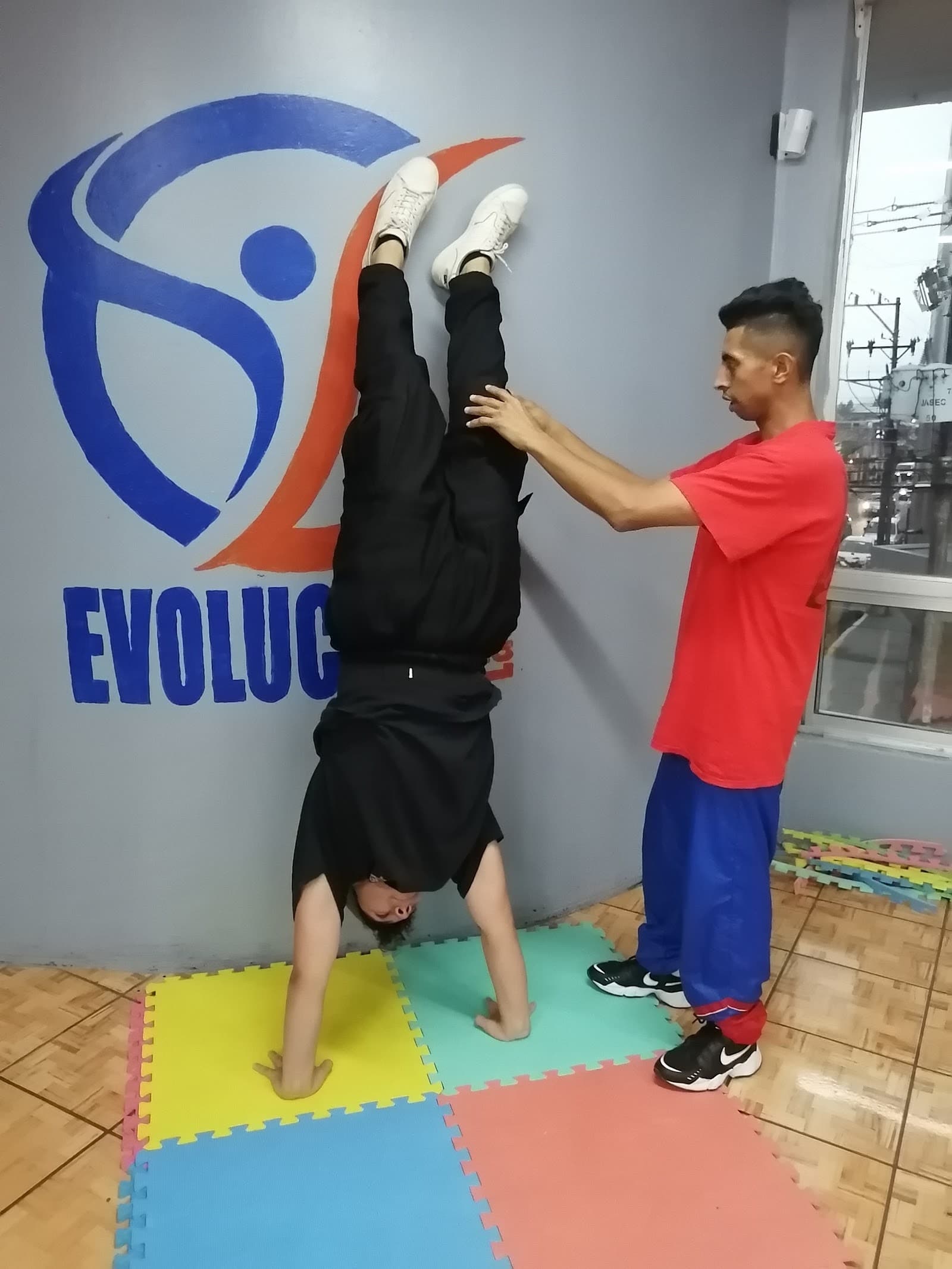 Academia Evolución Latina. Cartago