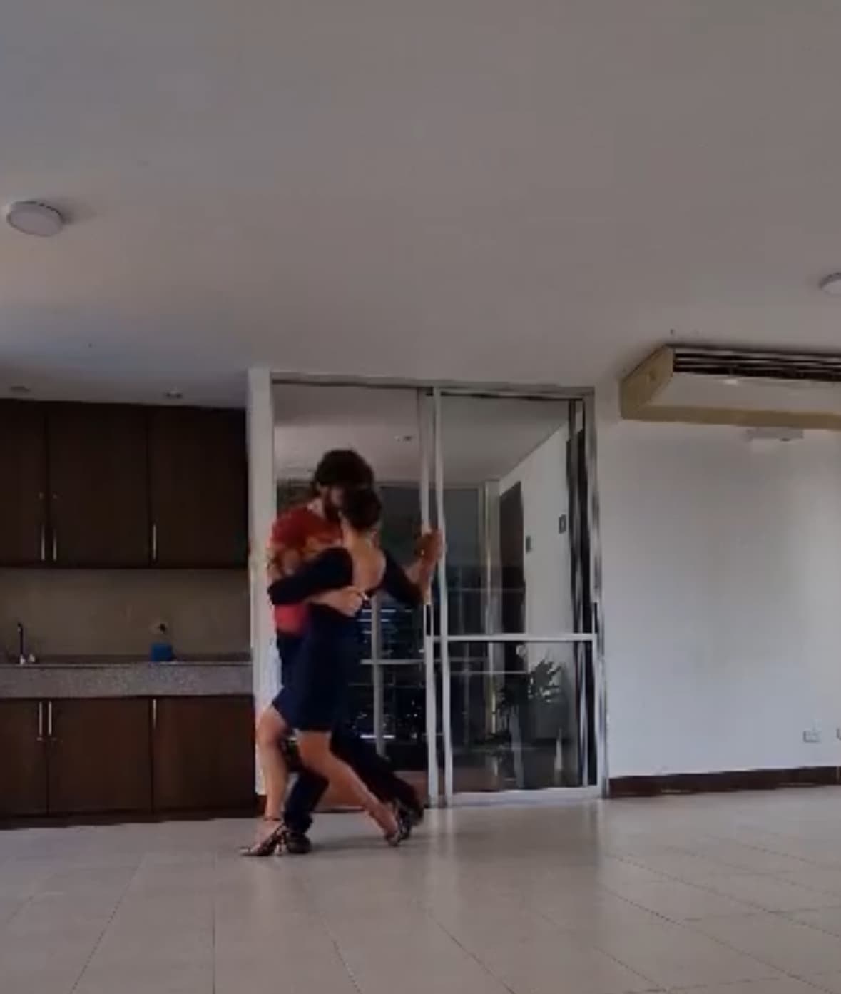 Tango Buenos Aires - Private classes - Practice with a professional dancer - Taxi dancers - Group lessons. Cdad. Autónoma de Buenos Aires