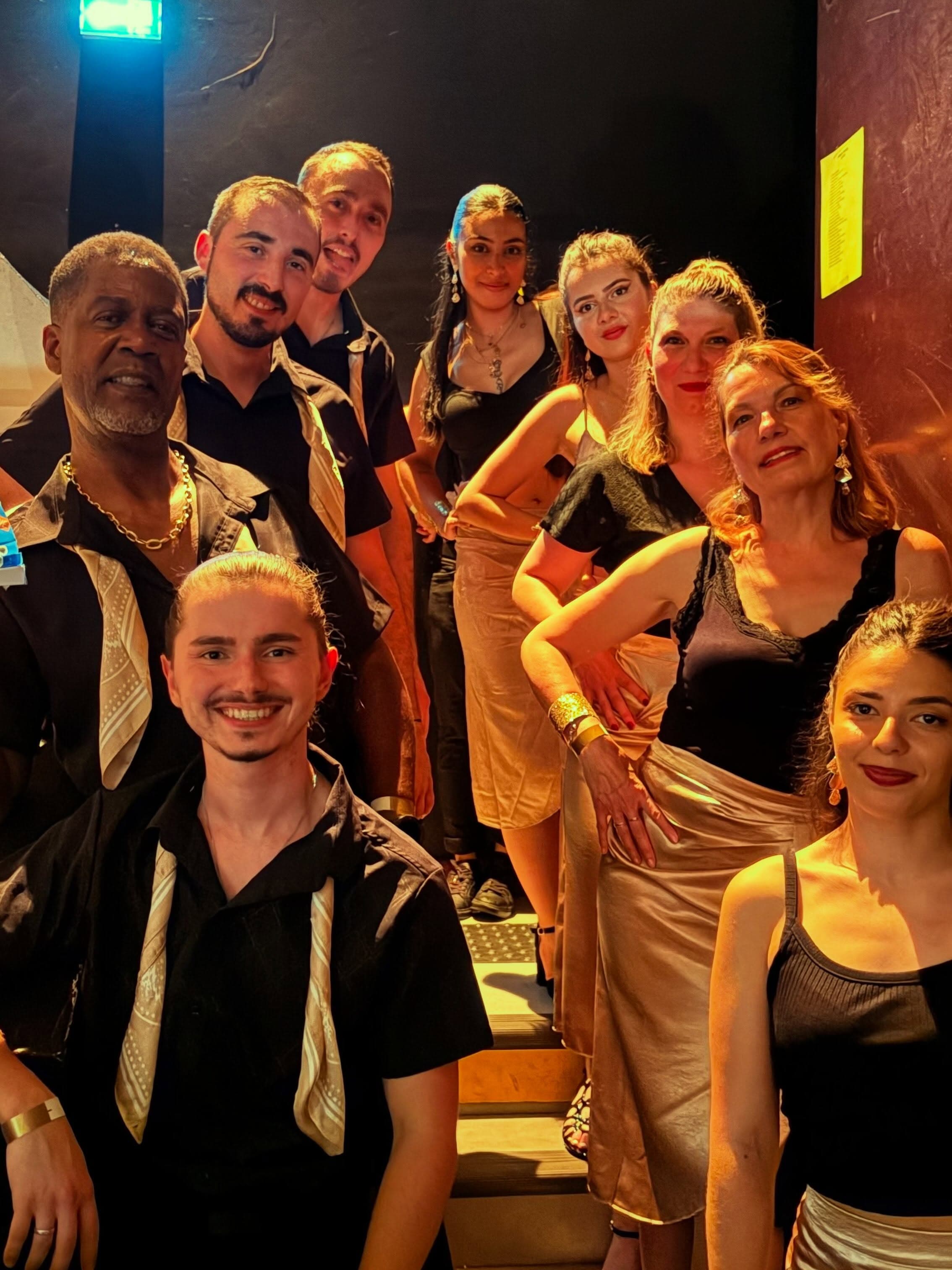 Latin Studio. Neuilly-Sur-Marne, ÎLE-DE-FRANCE