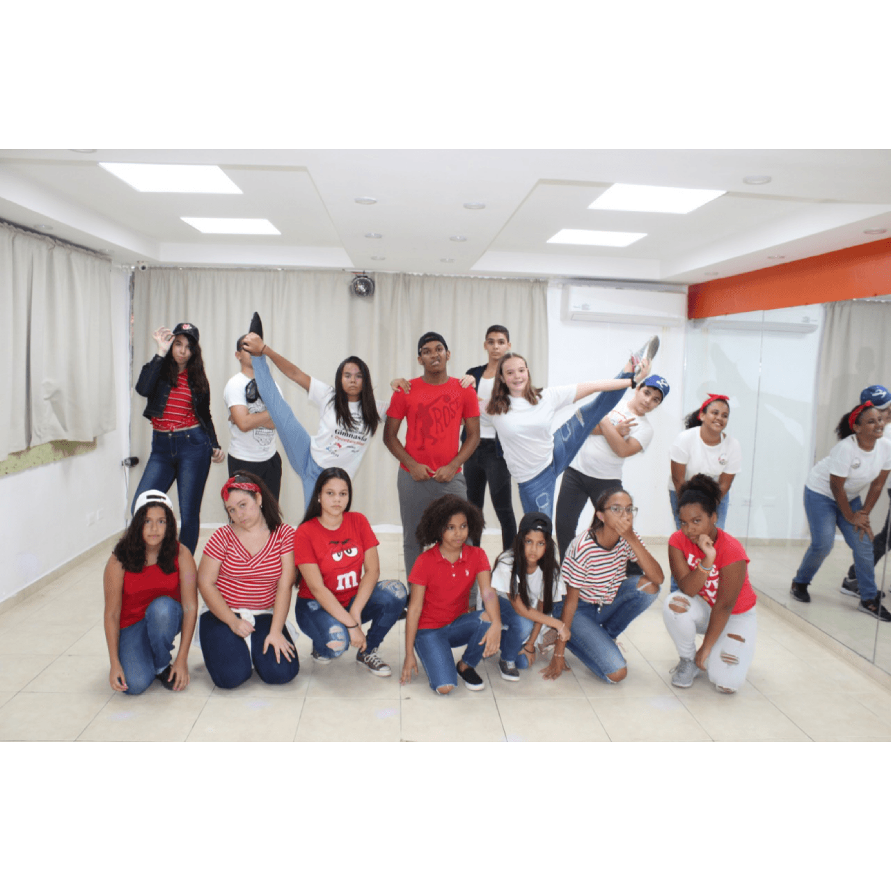 Kimbara Escuela De Danzas. Santo Domingo de Guzmán, DISTRITO NACIONAL