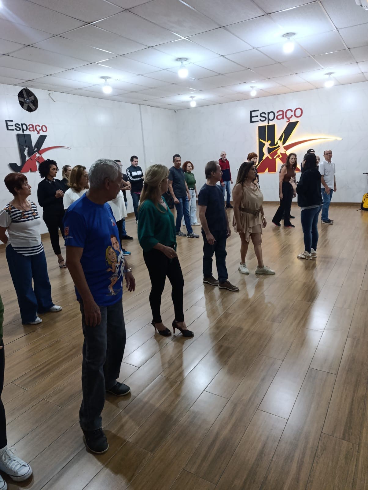 Aulas de Dança Espaço JK em Macuco Santos, Escola de Dança, Samba, Bolero, Forró, Tango, Zouk, Bachata, Soltinho, Flash Back. Santos