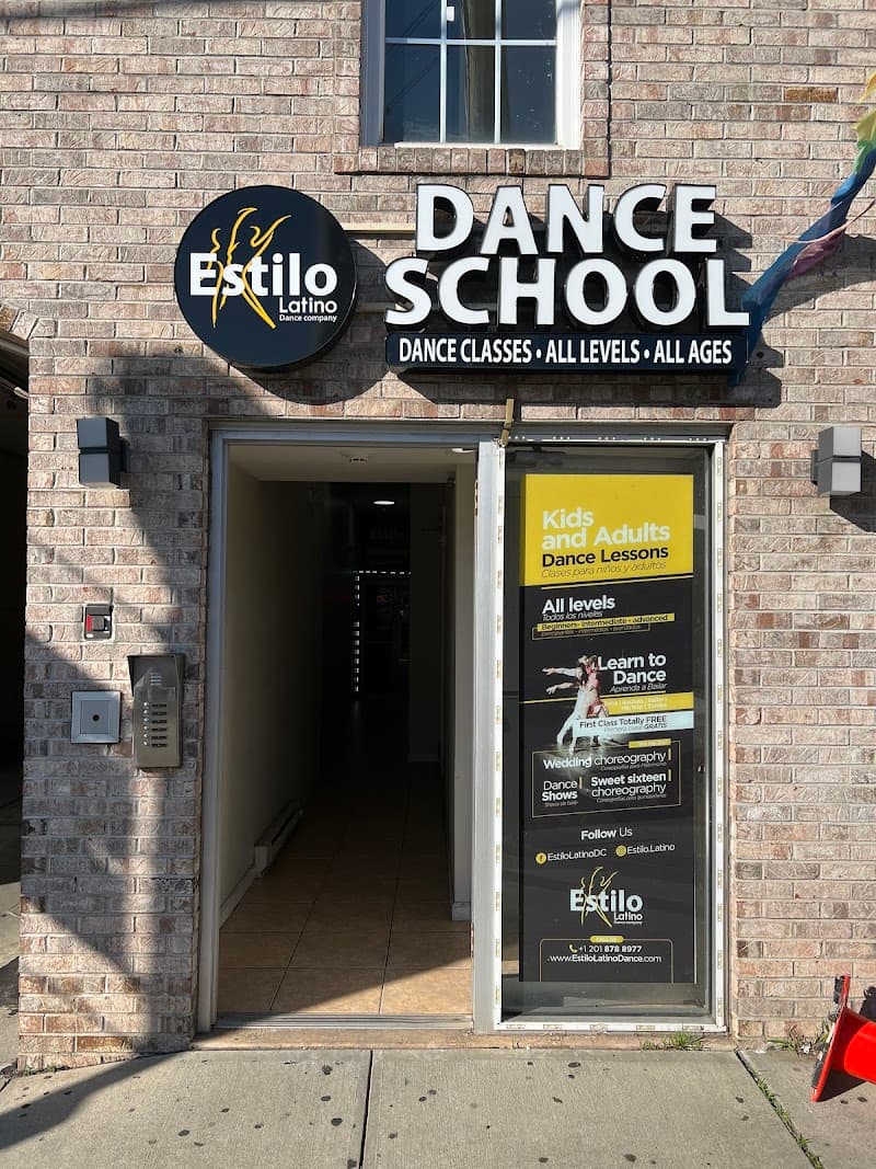 Estilo Latino Dance Company. Elizabeth